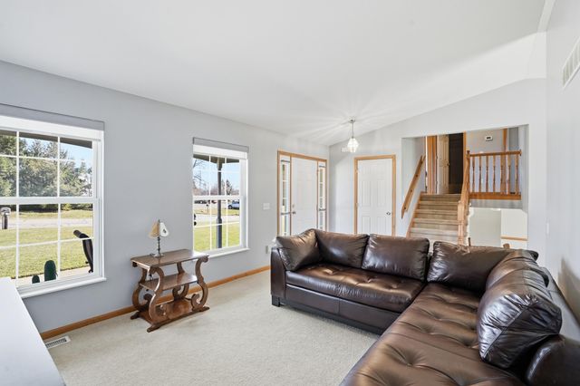 5 Harmel Drive, Valparaiso, IN 46383