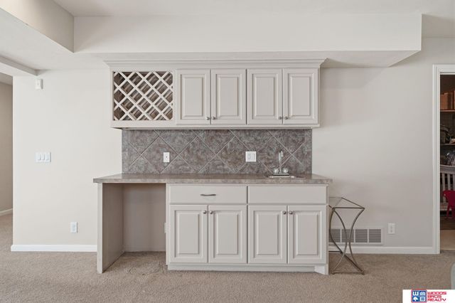 6321 Black Forest Drive, Lincoln, NE 68516