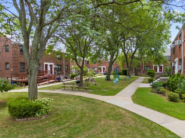 160-24 17th Ave 1, Whitestone, NY 11357