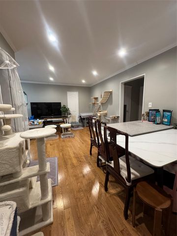 160-24 17th Ave 1, Whitestone, NY 11357