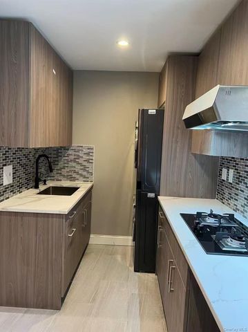 160-24 17th Ave 1, Whitestone, NY 11357