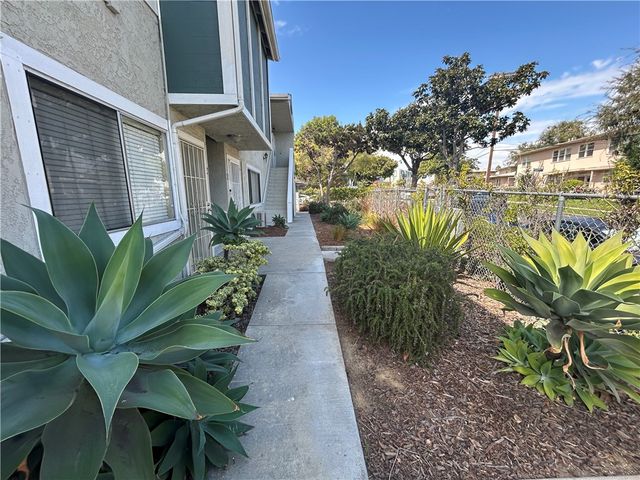 6900 Knowlton Place, Los Angeles, CA 90045