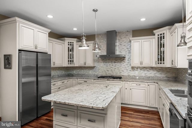 18 COOPER RUN DR, Cherry Hill, NJ 08003