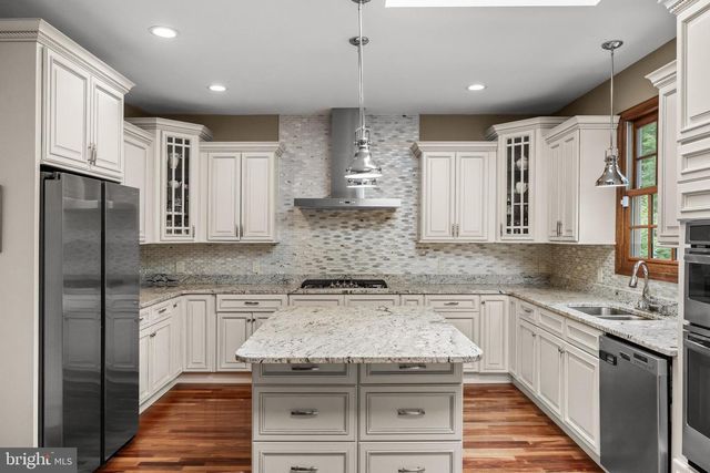 18 COOPER RUN DR, Cherry Hill, NJ 08003