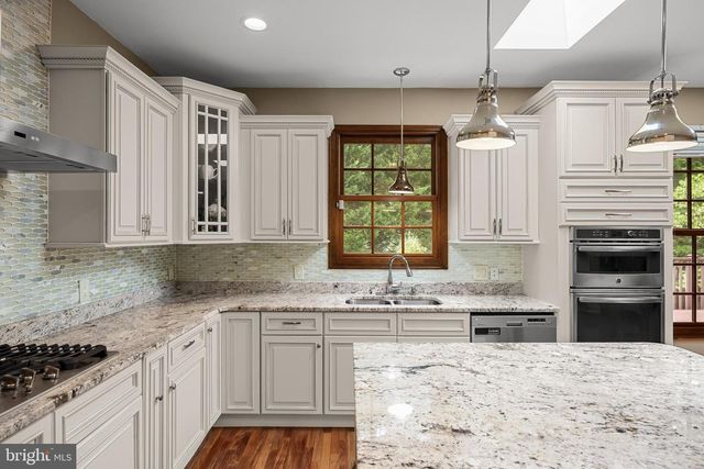 18 COOPER RUN DR, Cherry Hill, NJ 08003