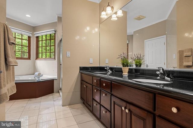 18 COOPER RUN DR, Cherry Hill, NJ 08003
