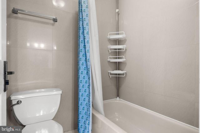 18 COOPER RUN DR, Cherry Hill, NJ 08003