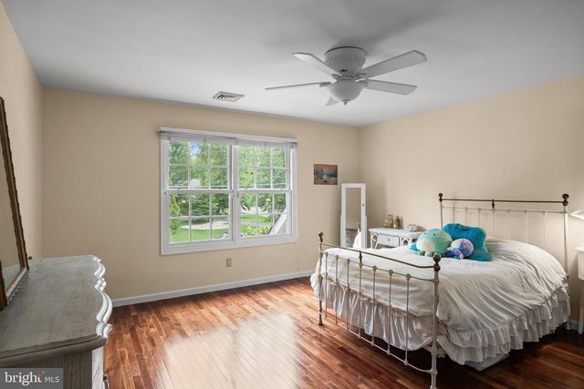 18 COOPER RUN DR, Cherry Hill, NJ 08003