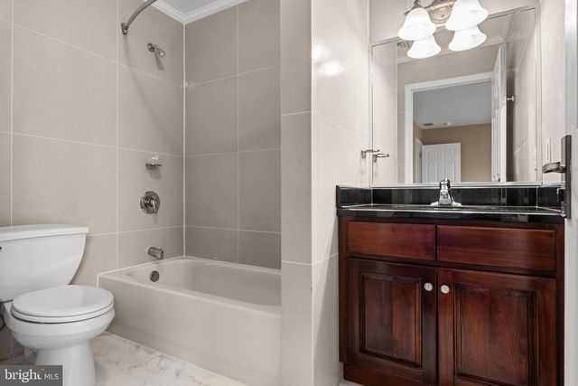 18 COOPER RUN DR, Cherry Hill, NJ 08003