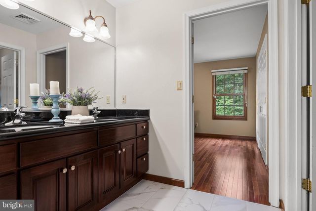 18 COOPER RUN DR, Cherry Hill, NJ 08003