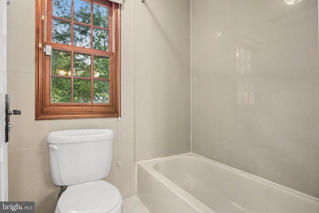 18 COOPER RUN DR, Cherry Hill, NJ 08003