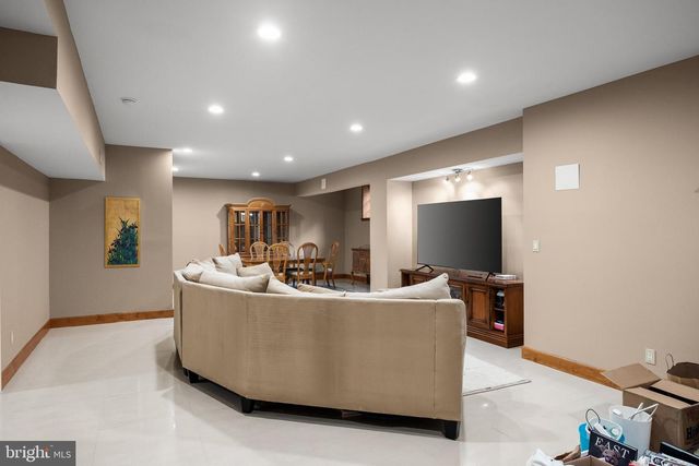 18 COOPER RUN DR, Cherry Hill, NJ 08003