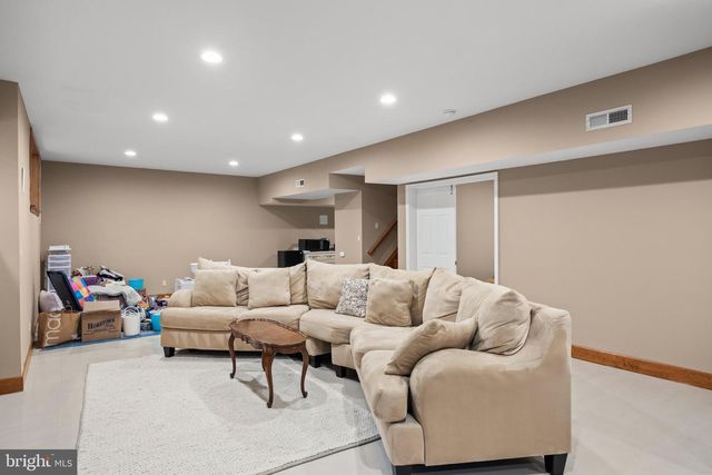 18 COOPER RUN DR, Cherry Hill, NJ 08003