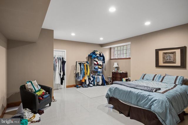 18 COOPER RUN DR, Cherry Hill, NJ 08003