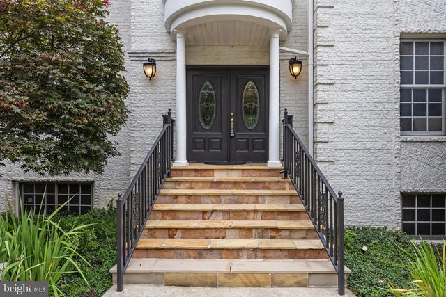 18 COOPER RUN DR, Cherry Hill, NJ 08003