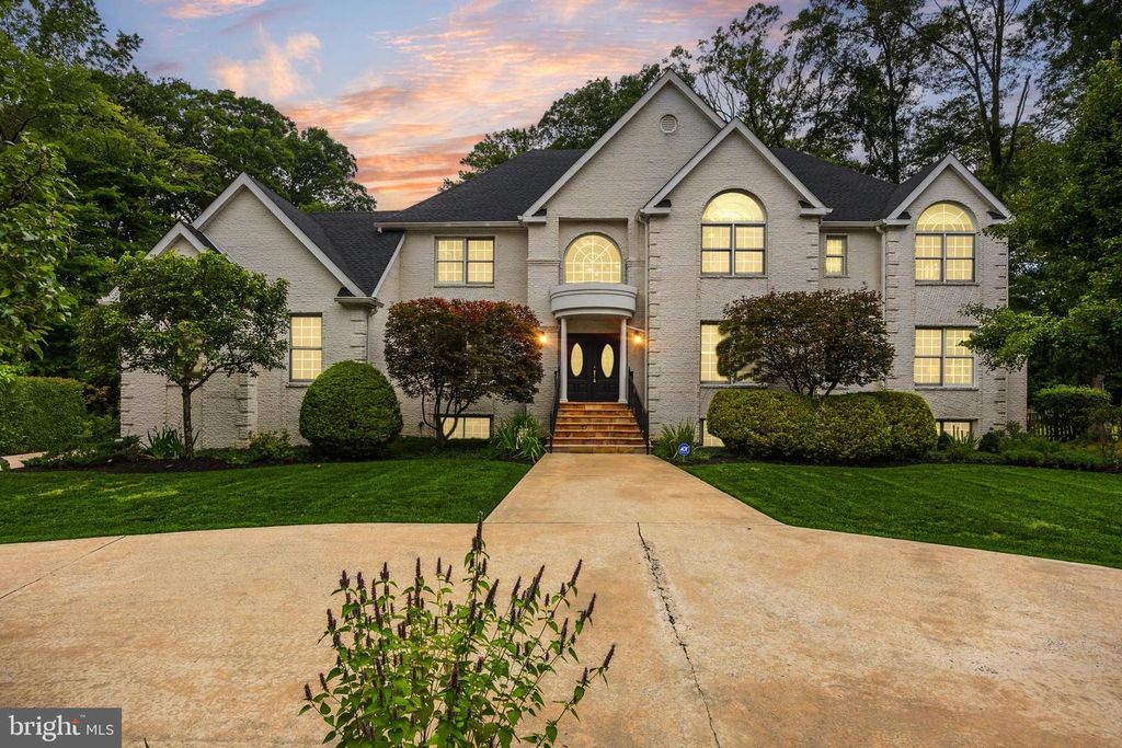 18 COOPER RUN DR, Cherry Hill, NJ 08003