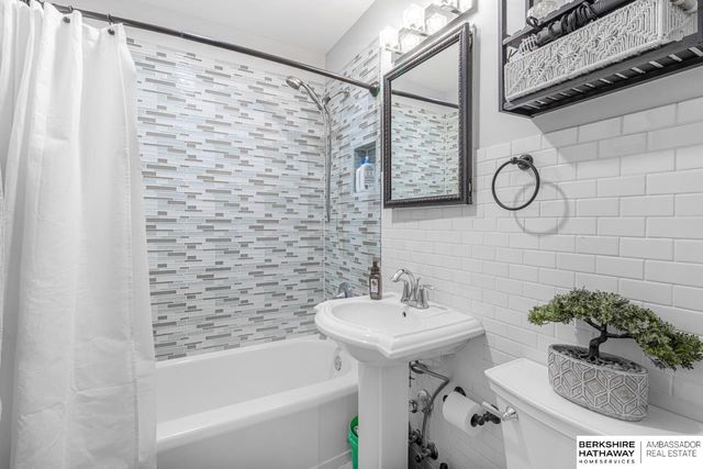 3210 N 205 Street, Elkhorn, NE 68022