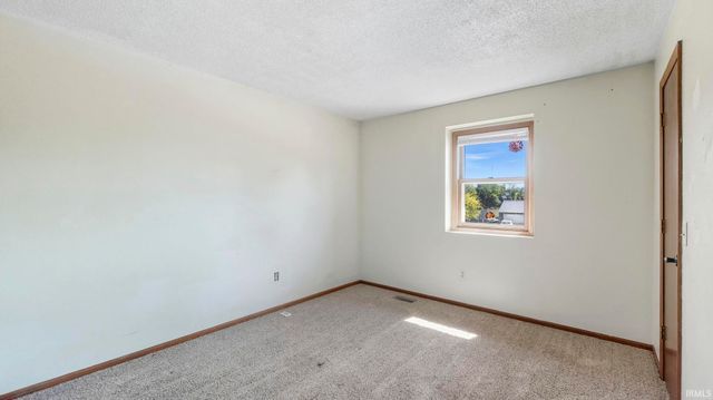 9916 Quachita Court, Fort Wayne, IN 46804