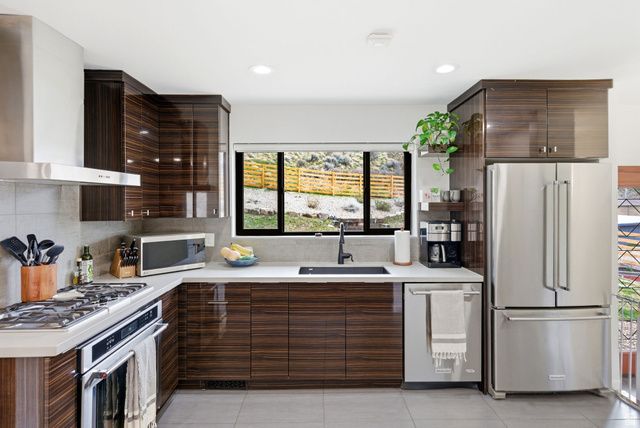 3061 S PLATEAU DR, Salt Lake City, UT 84109