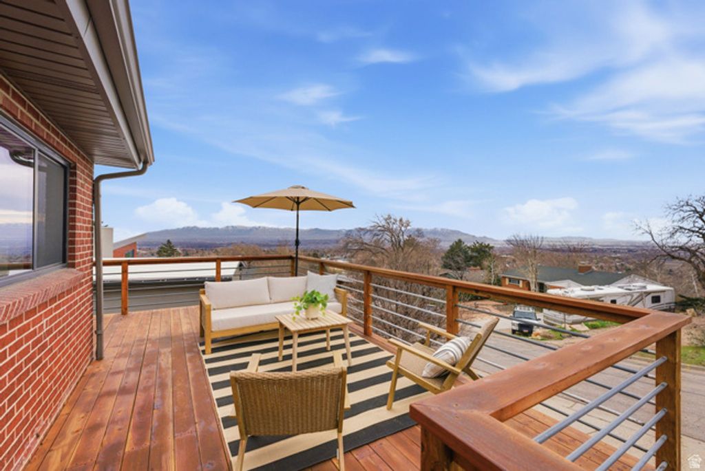 Image 2 of property listing at 3061 S PLATEAU DR, Salt Lake City, UT 84109