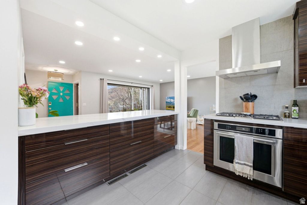 Image 13 of property listing at 3061 S PLATEAU DR, Salt Lake City, UT 84109