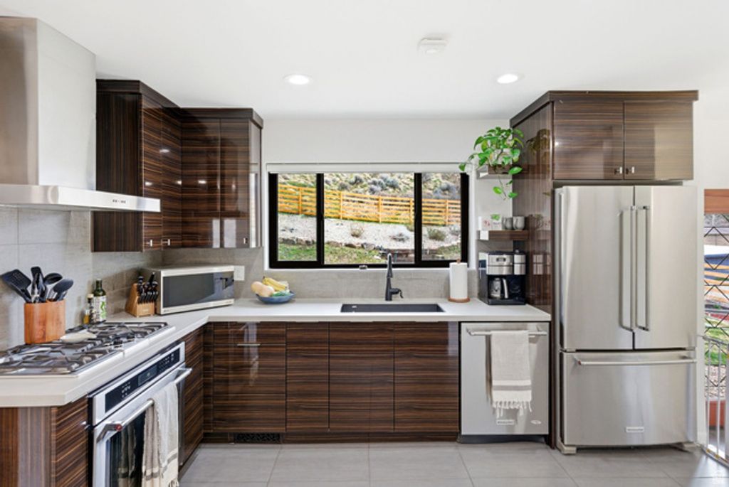 Image 14 of property listing at 3061 S PLATEAU DR, Salt Lake City, UT 84109