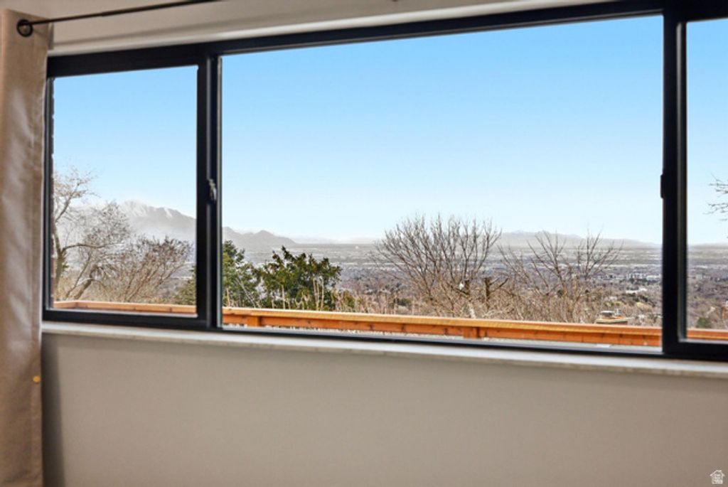 Image 16 of property listing at 3061 S PLATEAU DR, Salt Lake City, UT 84109