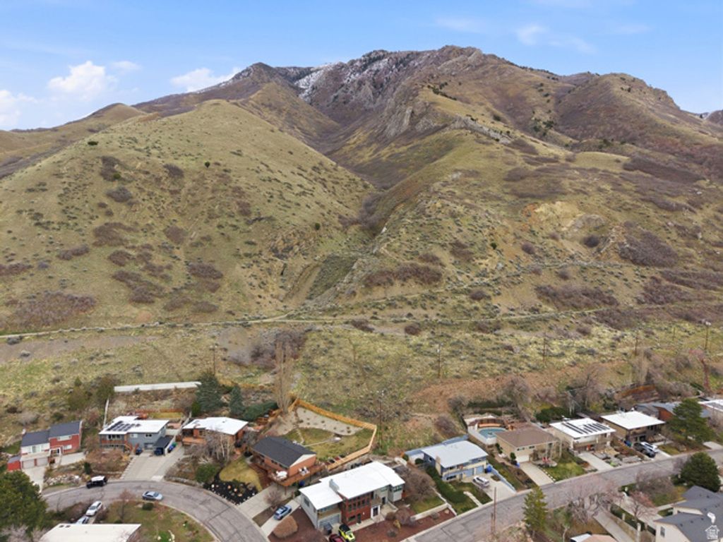 Image 48 of property listing at 3061 S PLATEAU DR, Salt Lake City, UT 84109