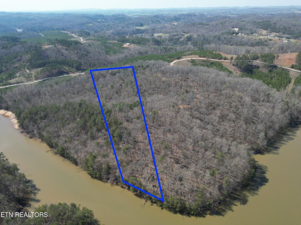 8 Winding Tr, Madisonville, TN 37354