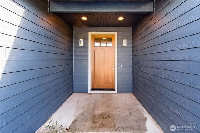 1023 Spirit Lake Hwy, Castle Rock, WA 98611