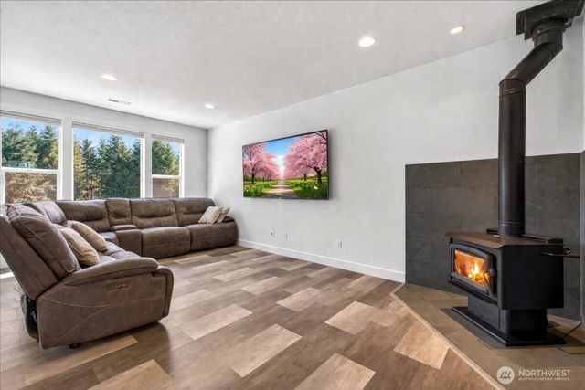 1023 Spirit Lake Hwy, Castle Rock, WA 98611