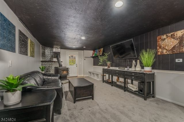 31 River Road, Raritan Twp., NJ 08822