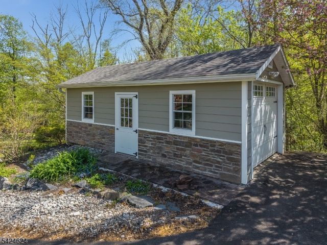 31 River Road, Raritan Twp., NJ 08822