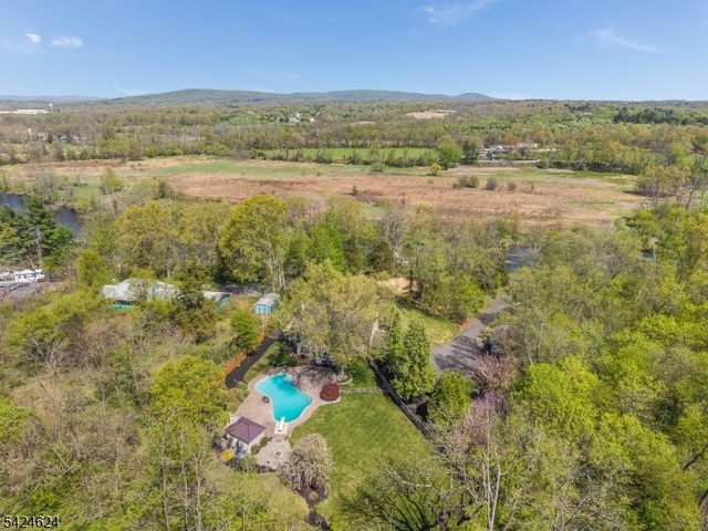 31 River Road, Raritan Twp., NJ 08822