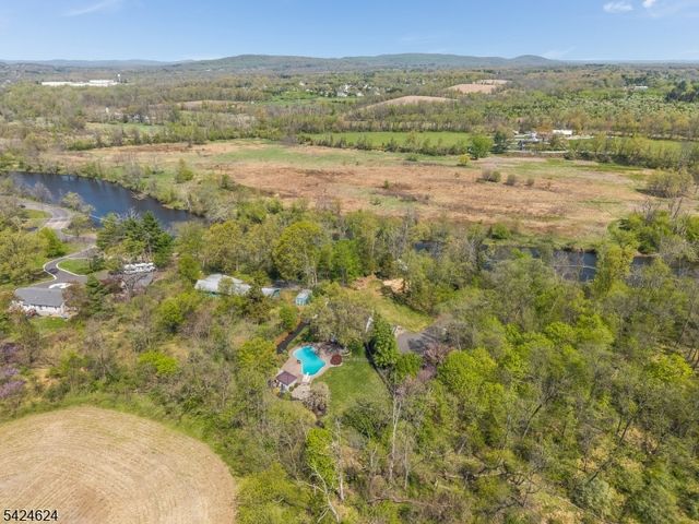 31 River Road, Raritan Twp., NJ 08822