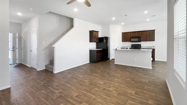 112 Skipping Stone LN, San Marcos, TX 78666