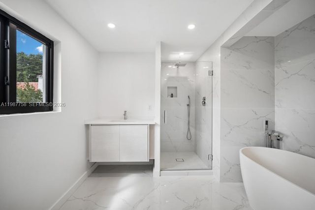 5661 Pine Tree Dr 0, Miami Beach, FL 33140