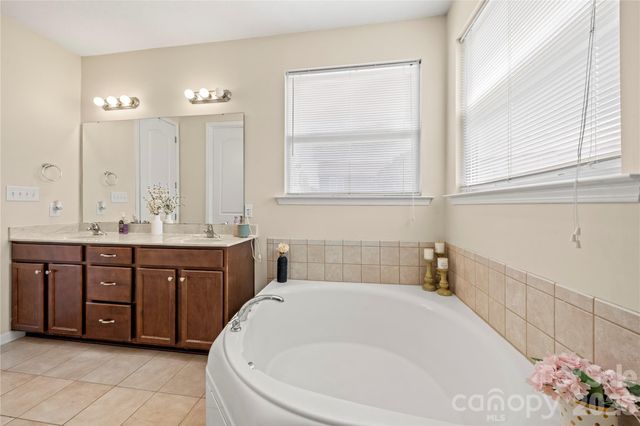 5610 Turtleback Court, Charlotte, NC 28269