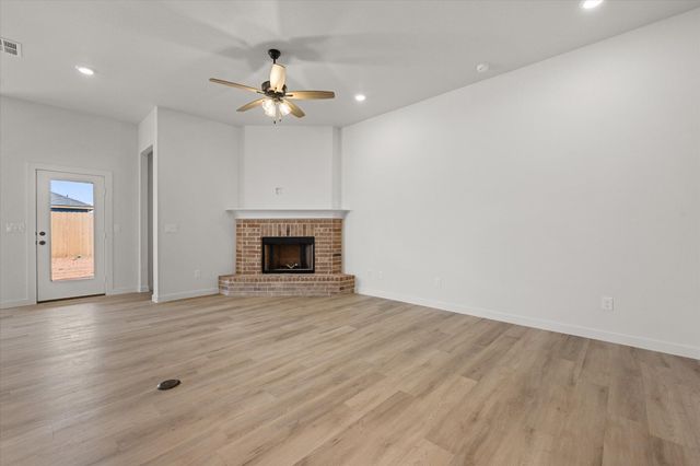 2406 Abbeville Avenue, Wolfforth, TX 79382