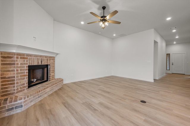 2406 Abbeville Avenue, Wolfforth, TX 79382