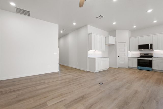 2406 Abbeville Avenue, Wolfforth, TX 79382