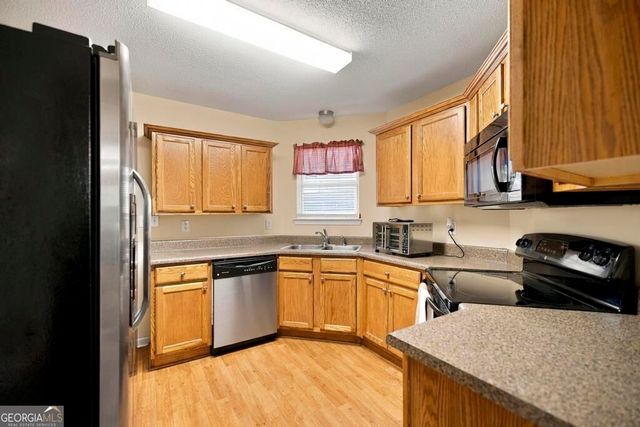 108 Sunnymeade Drive, Warner Robins, GA 31093