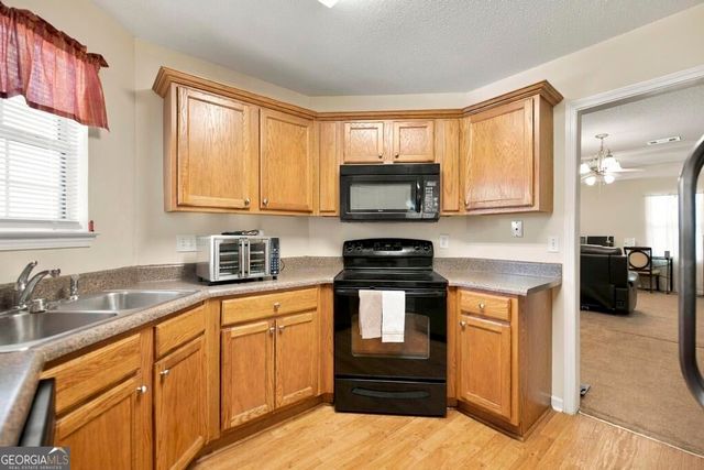 108 Sunnymeade Drive, Warner Robins, GA 31093