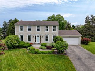 16 Canterbury Trail, Penfield, NY 14450
