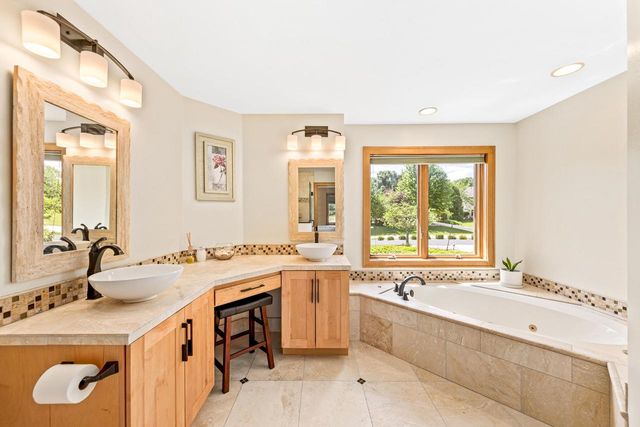 19710 Avondale DRIVE, Brookfield, WI 53045