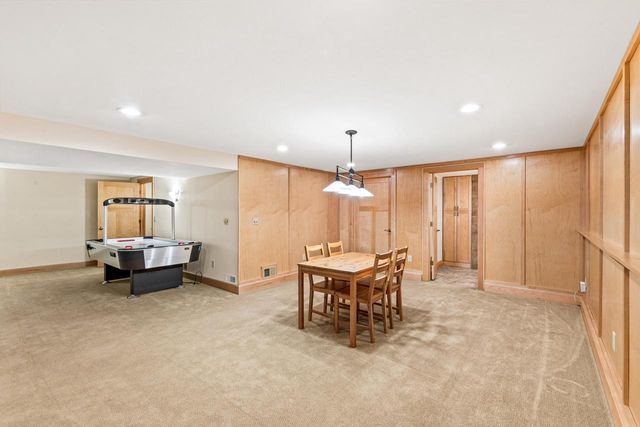 19710 Avondale DRIVE, Brookfield, WI 53045