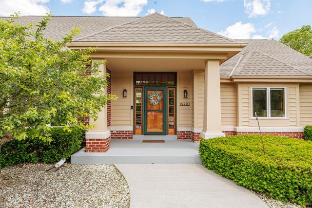 19710 Avondale DRIVE, Brookfield, WI 53045