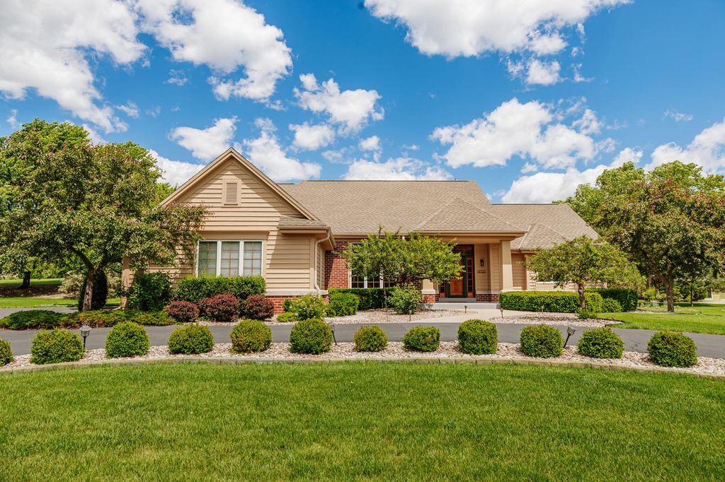 19710 Avondale DRIVE, Brookfield, WI 53045