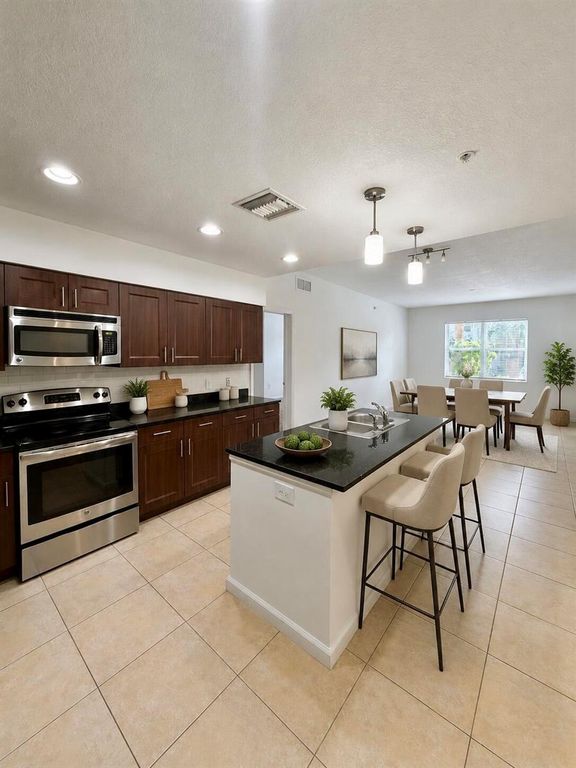 1590 Cameron Samuel Lane, West Palm Beach, FL 33401