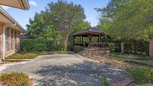 16 Thornhurst, San Antonio, TX 78218